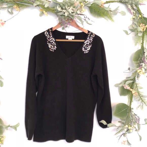 Jaclyn Smith Sweaters - Jaclyn Smith long sleeve black sweater with beaded